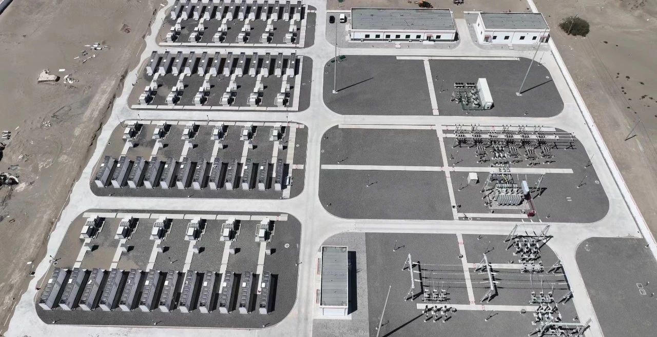 抖圈科技首个独立共享储能电站与国家第一批沙戈荒大基地光伏项目同步并网